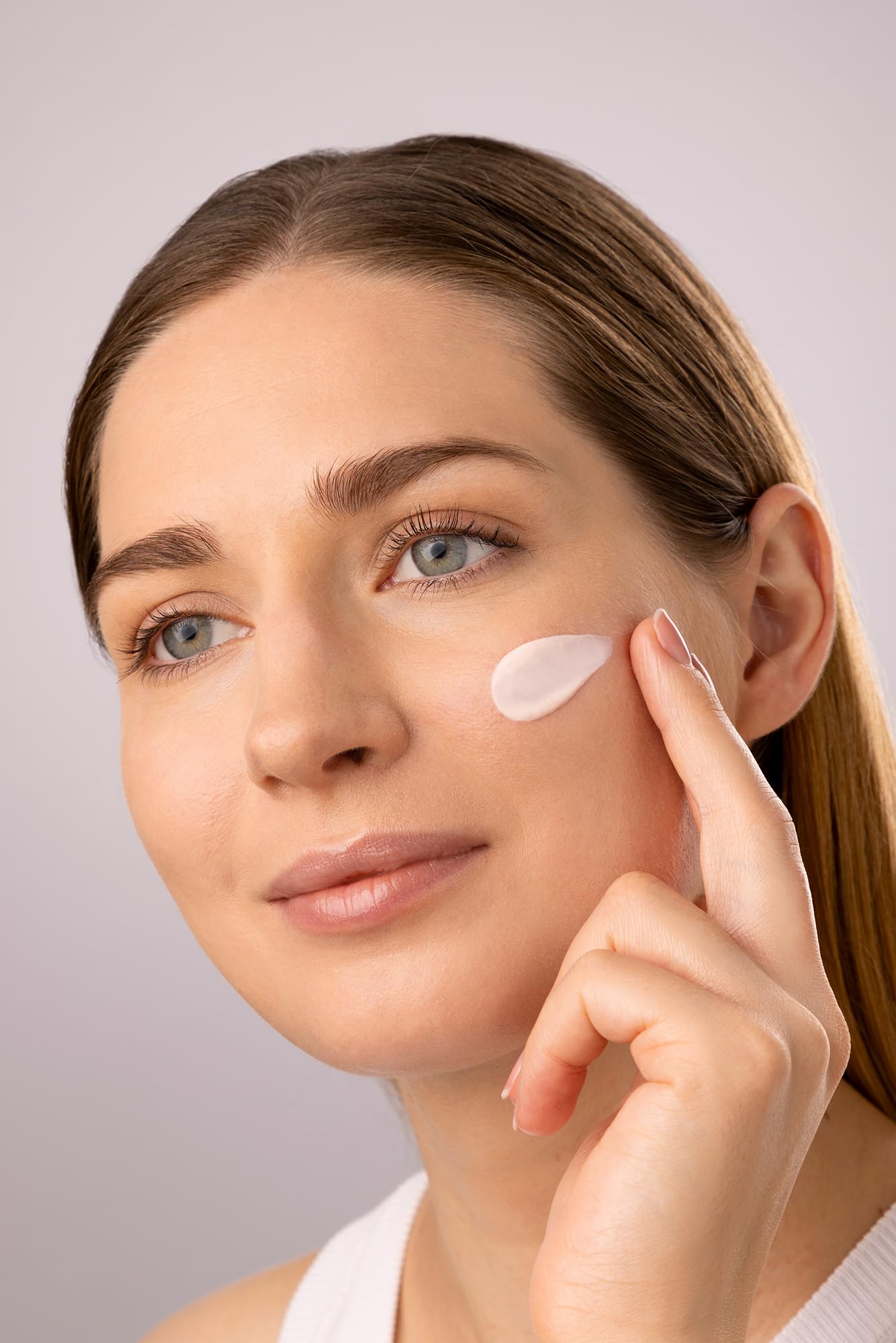 Medik8 Crystal Retinal 1 texture close-up shows creamy, hydrating formula