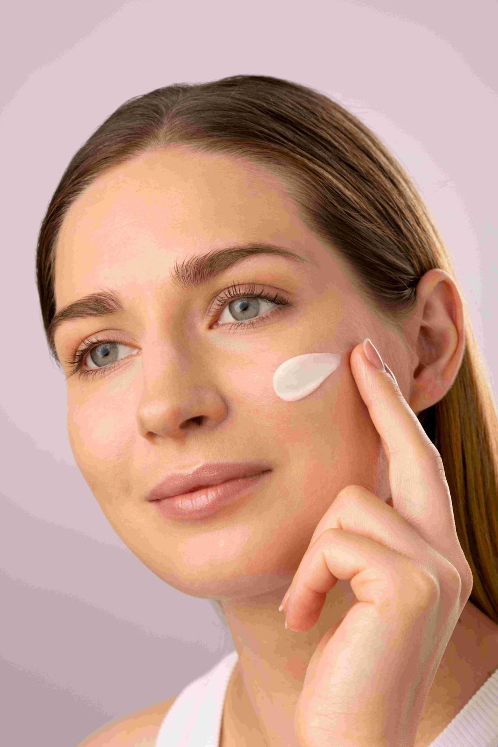Medik8 Crystal Retinal 3 night usage scene suggesting evening skincare routine.
