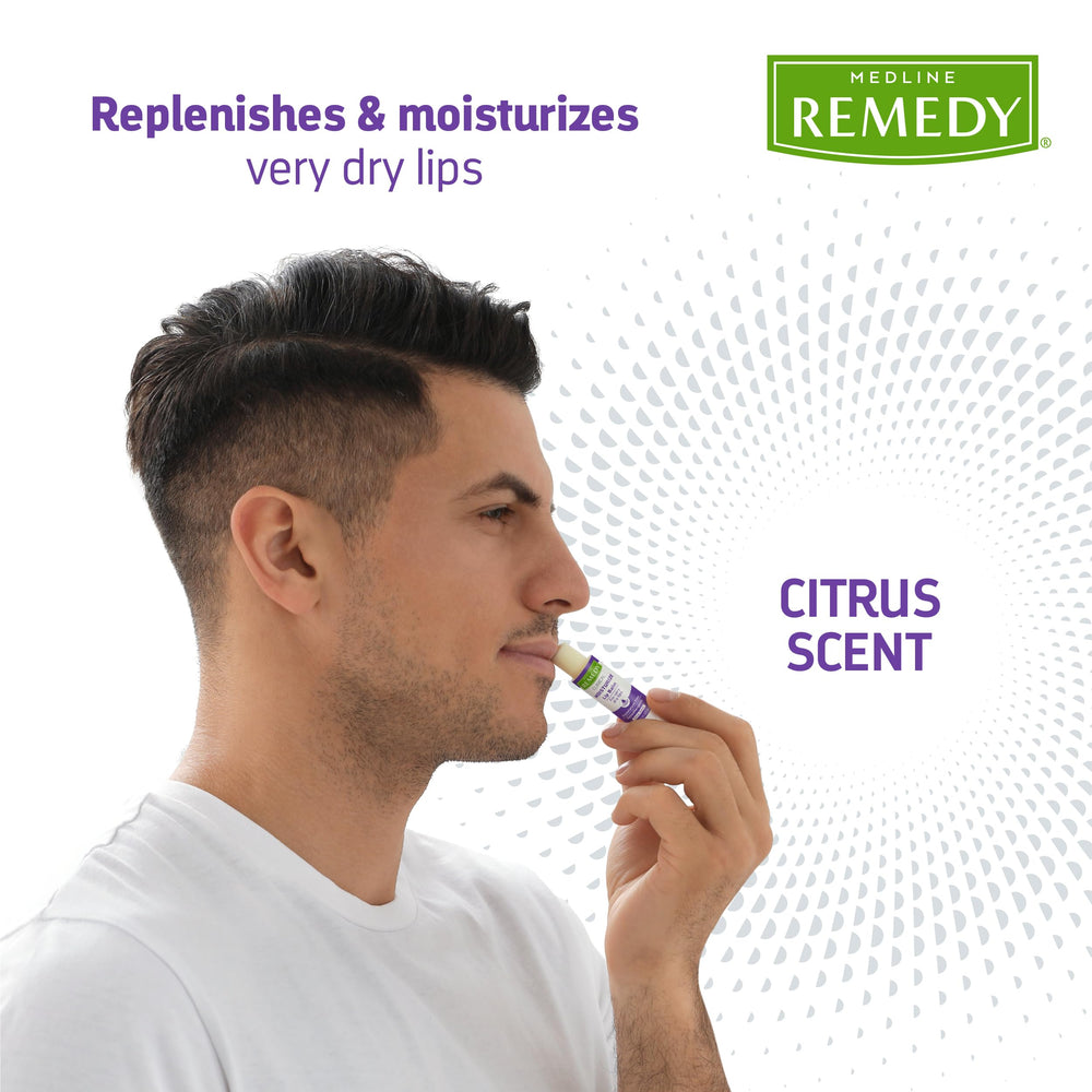 Aplicador en barra del bálsamo labial clínico Medline Remedy para retoques.