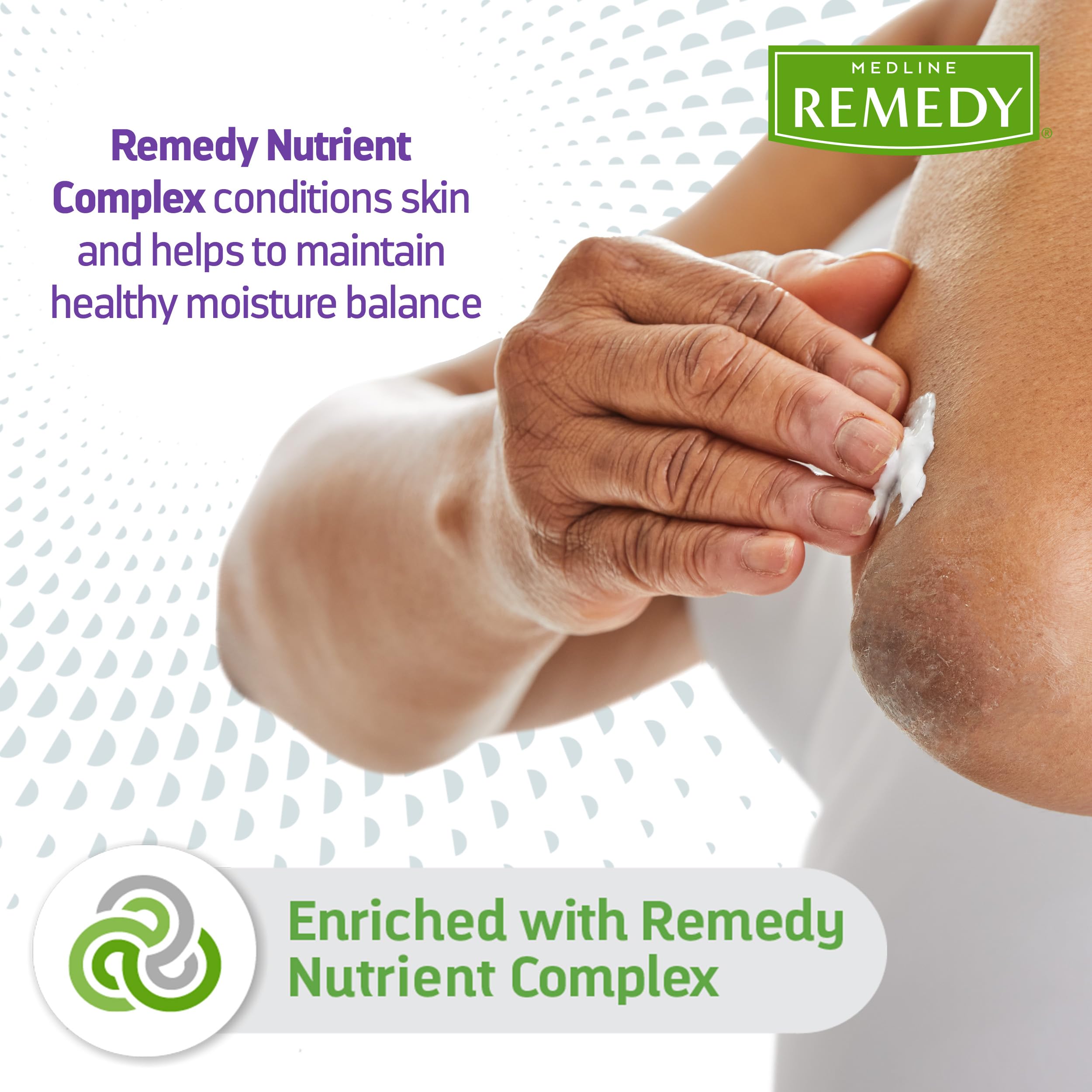 Aplicación suave de Medline Remedy Clinical en manos para hidratación rápida.