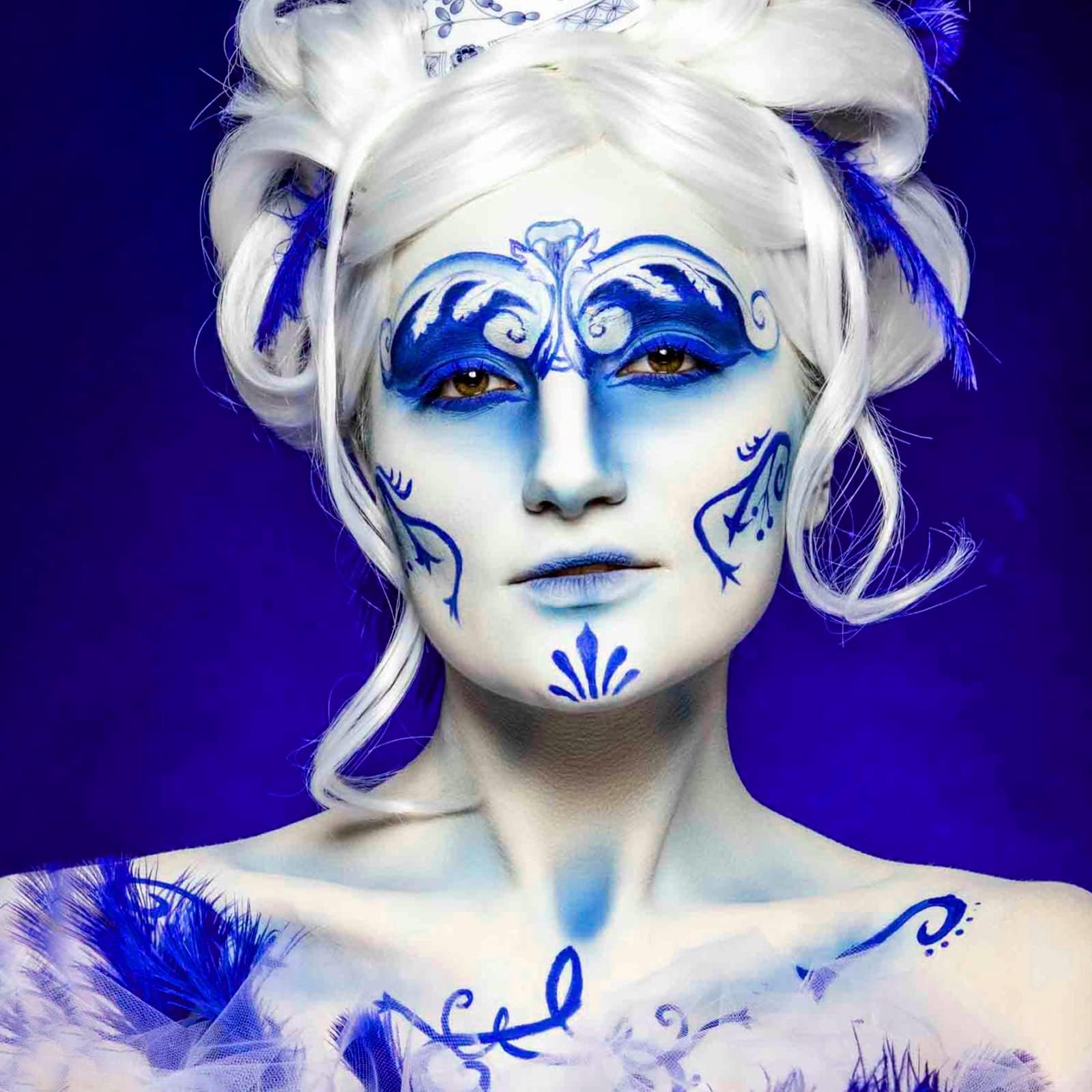 Meicoly Royal Blue Eye Black Stick Halloween look with vivid color