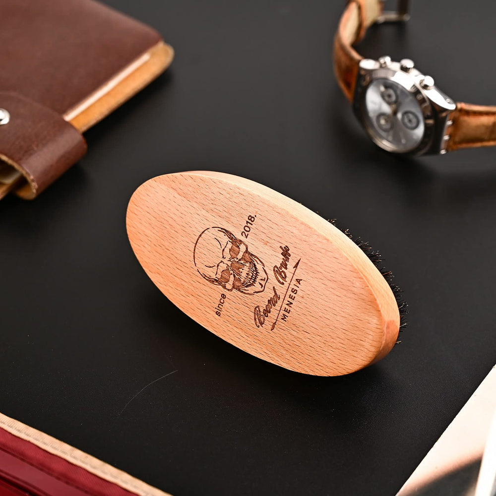 Menesia ergonomic grip provides comfortable handling during daily grooming.