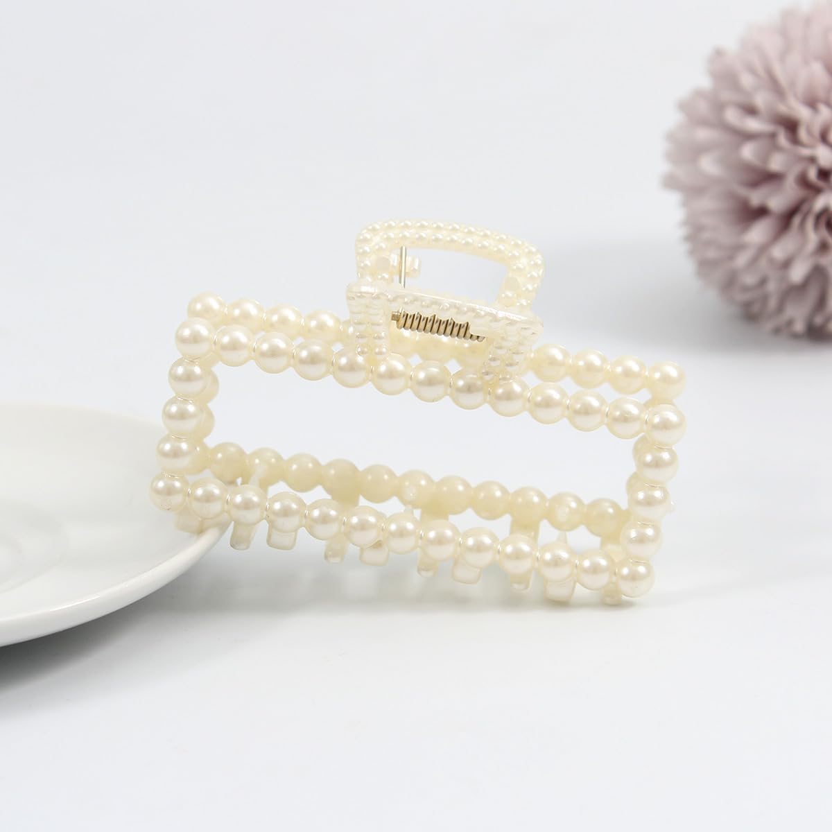 Merdia hair clip in off-white for delicate styling