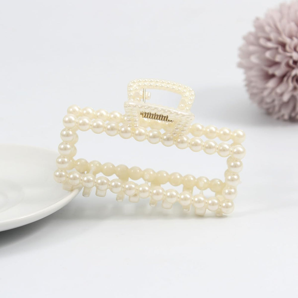 Merdia hair clip in off-white for delicate styling