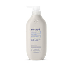 La botella Method crema corporal muestra hidratación continua de 24 horas.