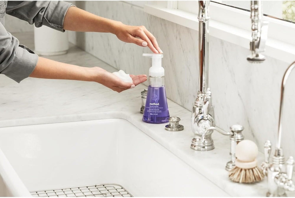 Method Jabón de manos espuma té verde con aloe, espuma suave en las manos.