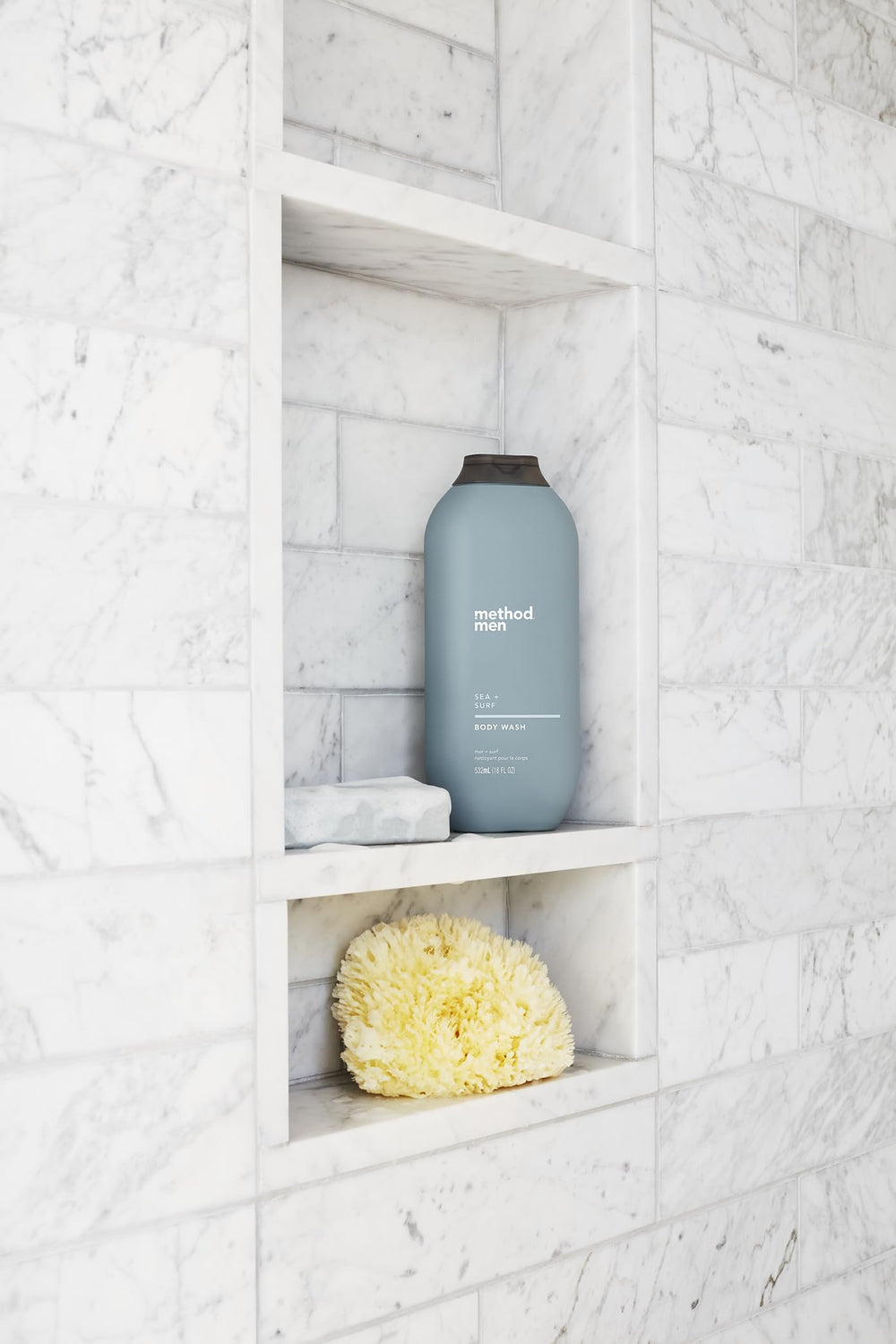 Method Men Body Wash Sandalwood + Vetiver, deja la piel limpia y fresca tras la ducha.