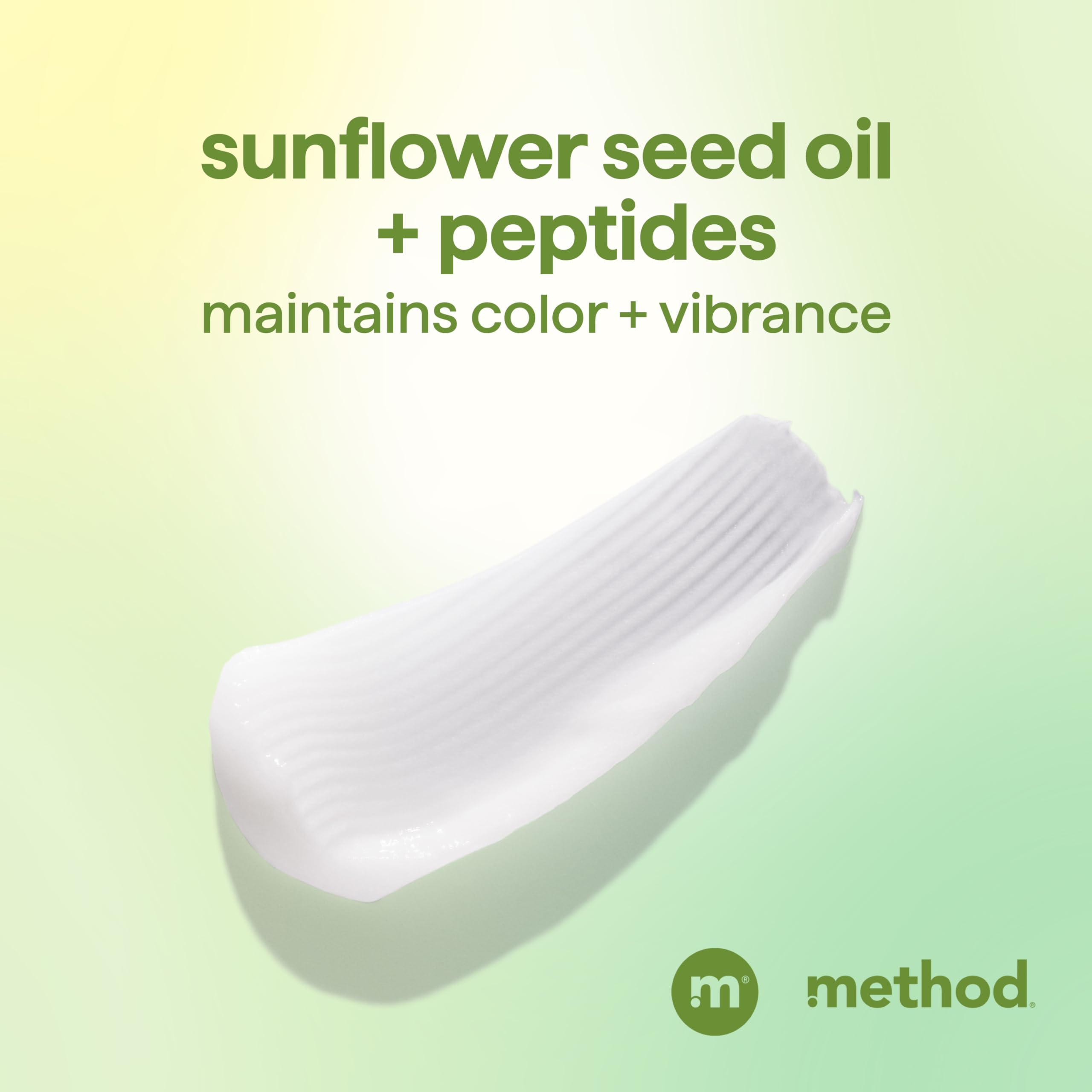 Textura cremosa del acondicionador Mindful Matcha de Method para cabellos teñidos.