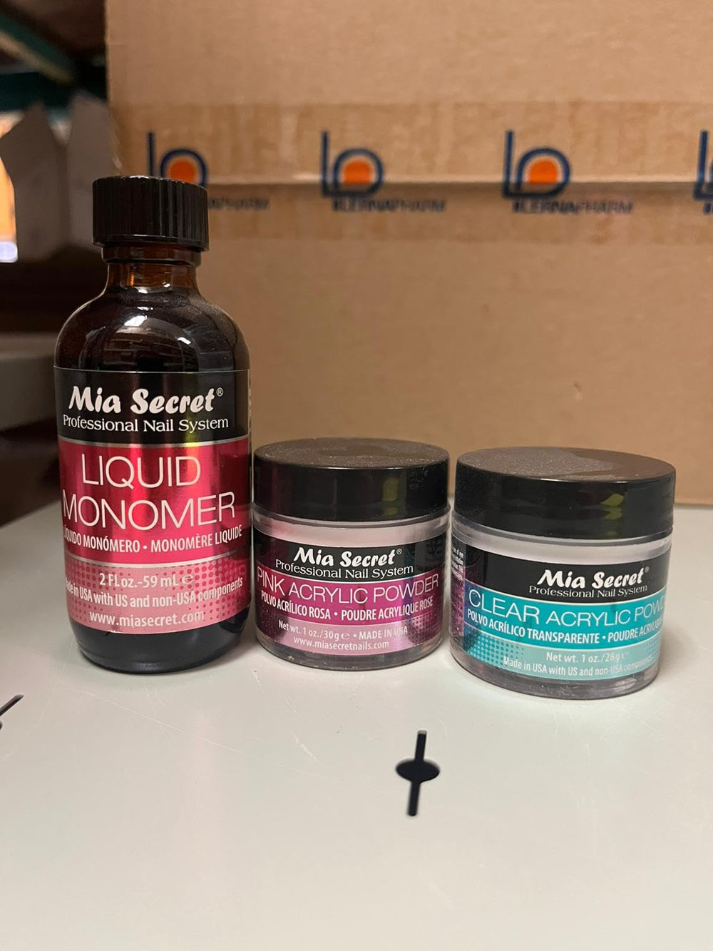 Mia Secret clear acrylic powder 1oz for crisp overlays.