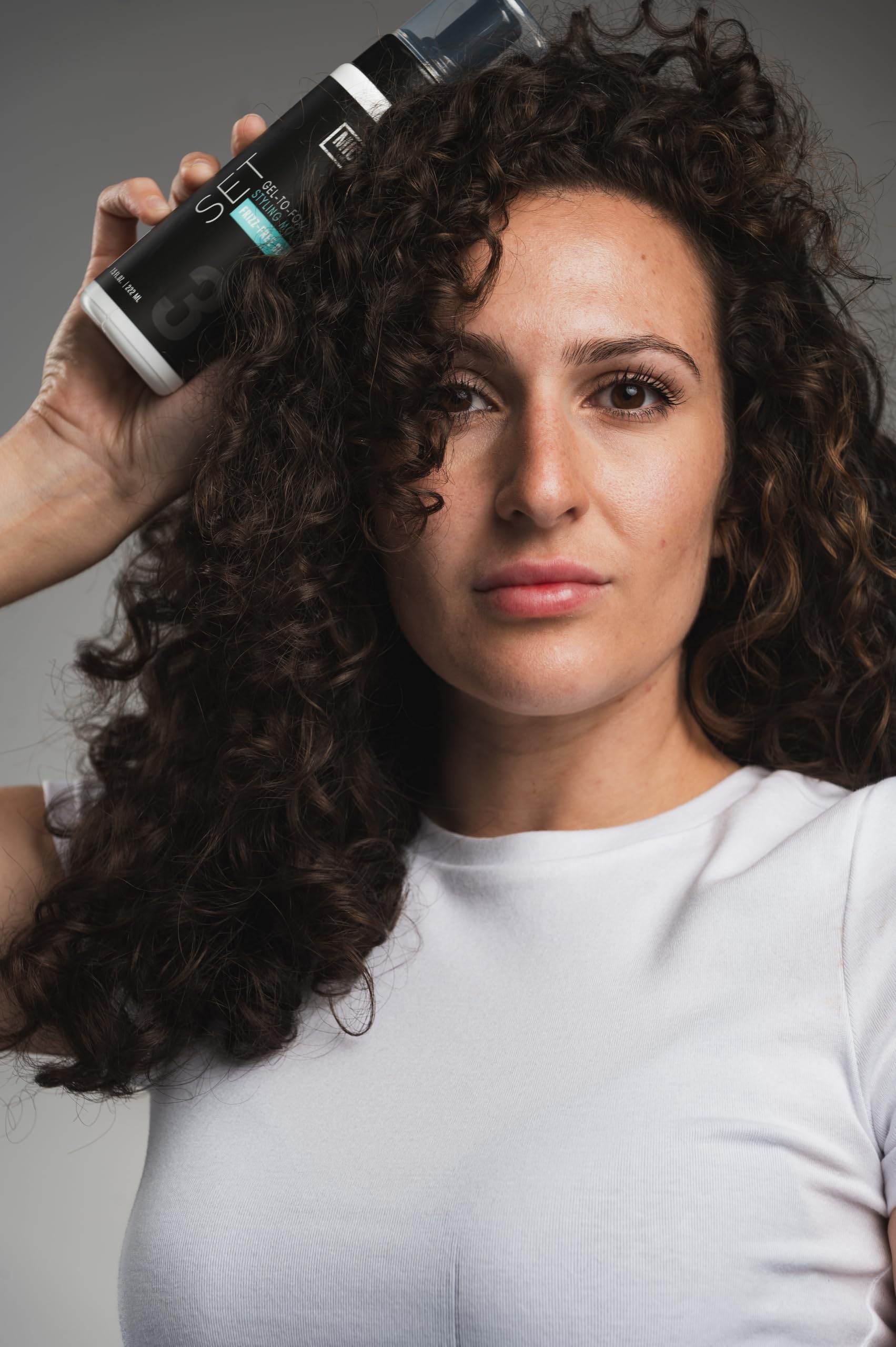 Control del frizz mejorado con Miche Beauty gel que se transforma en mousse, acabado suave.
