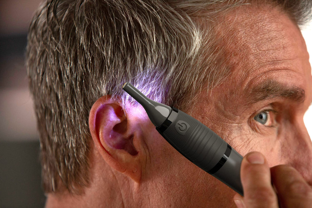 MicroTouch MAX preserves eyebrows and sideburns with detailed precision.