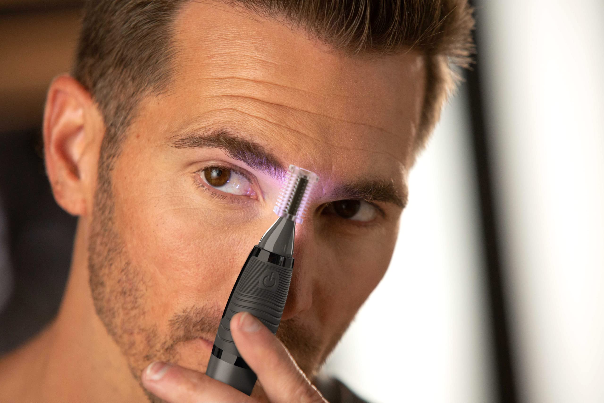 MicroTouch MAX features a rubber non-slip grip for controlled trimming.