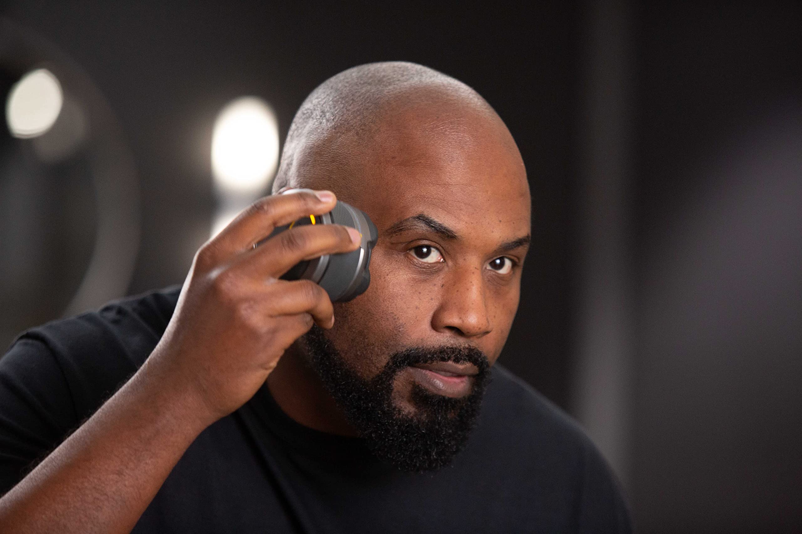 MicroTouch Titanium Head Shaver hair capture chamber keeps cleanup mess-free.