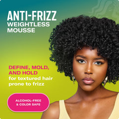 Mousse para controlar el frizz y definir rizos con Mielle Avocado & Tamanu.