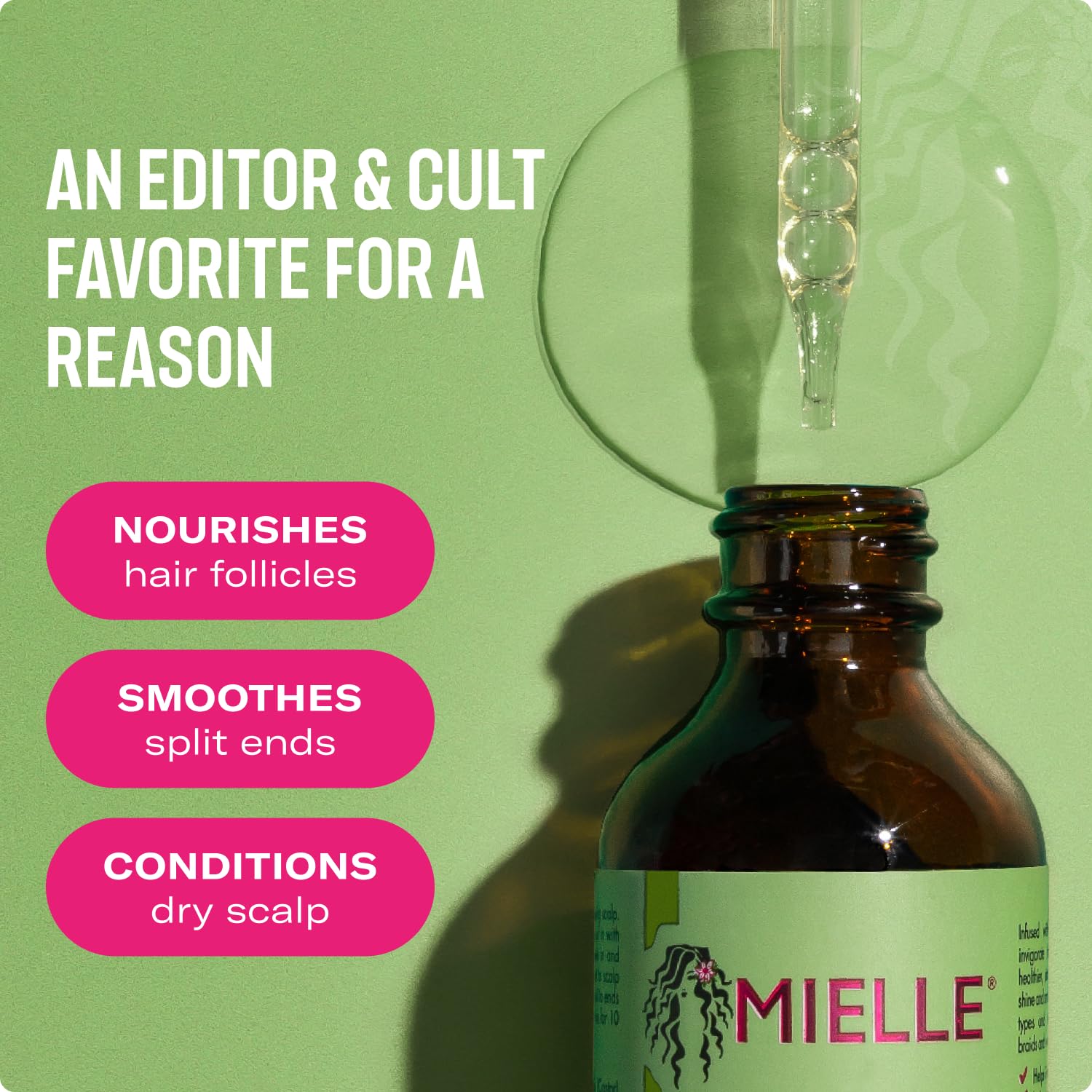 Masaje del cuero cabelludo con aceite de romero y menta de Mielle Organics.