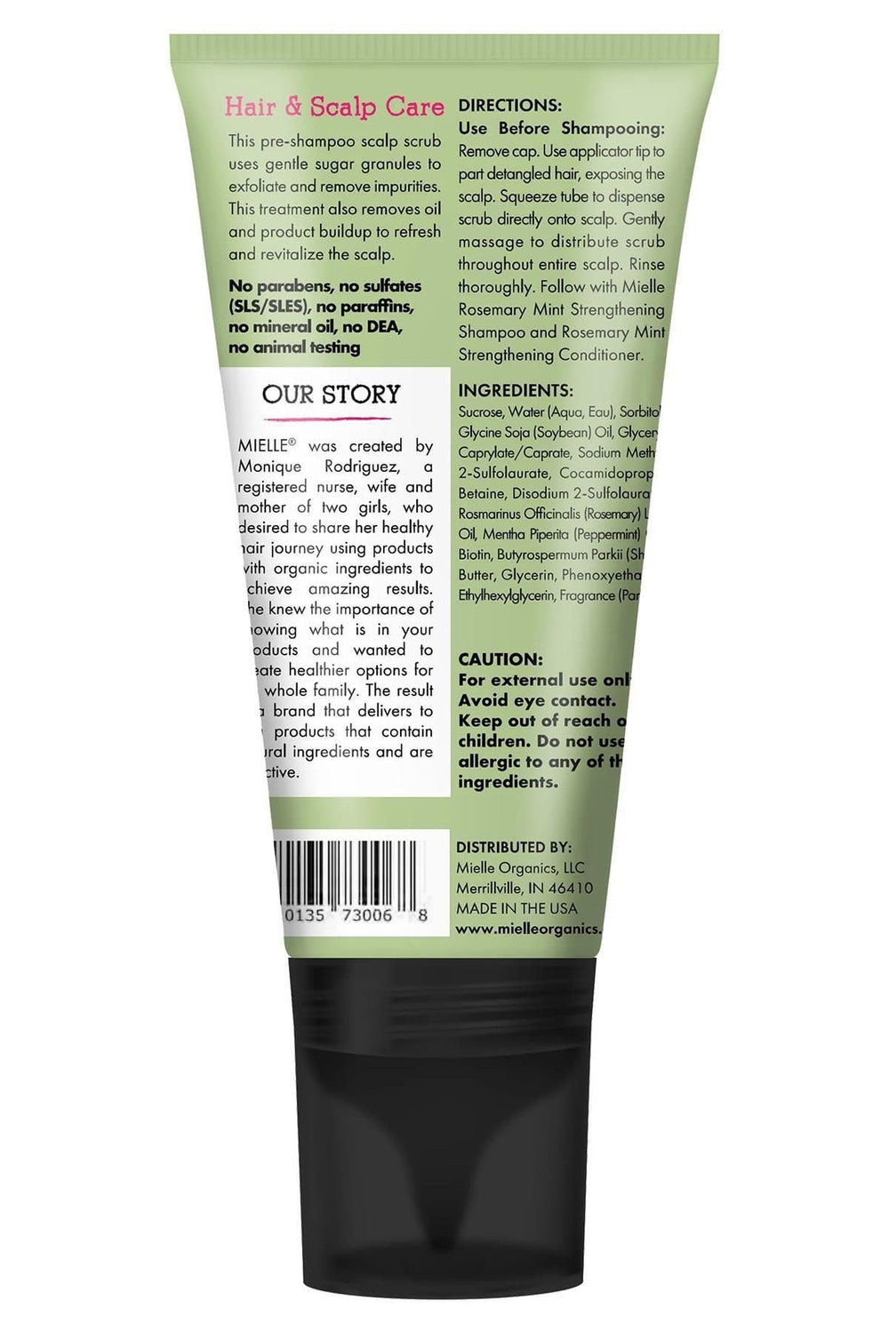 Mielle Organics aplica el exfoliante capilar con aplicador para distribución uniforme.