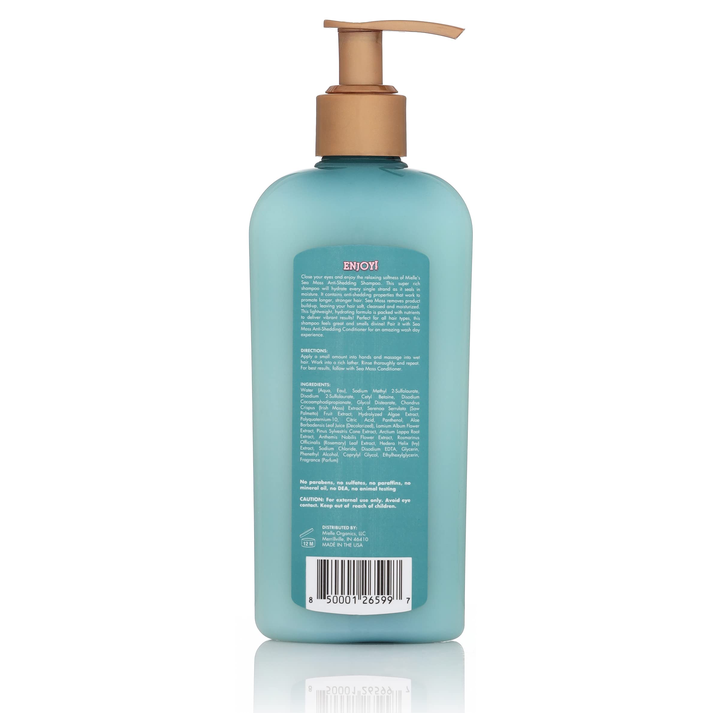 Aplicación con las manos para masajear el cabello con champú Mielle Organics.
