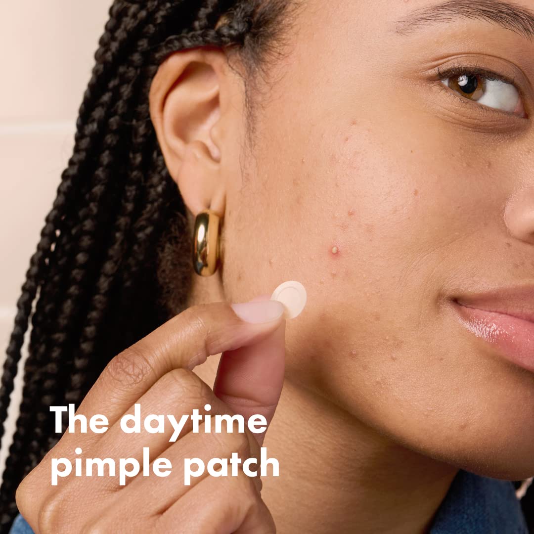 Mighty Patch Invisible+ Cobertura mate, se integra a la piel para un look natural.