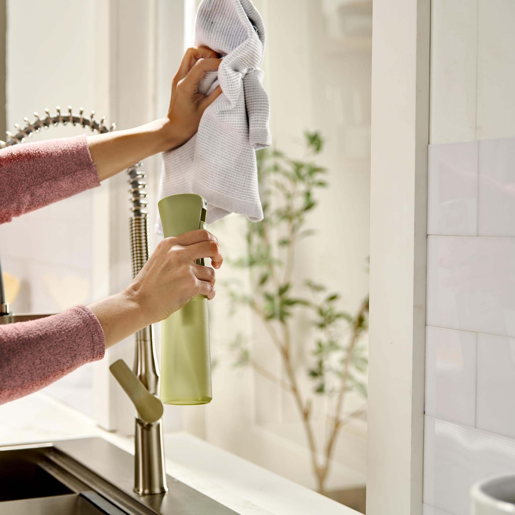 MIGHTY STRONG salon-ready spray bottle providing consistent mist at home