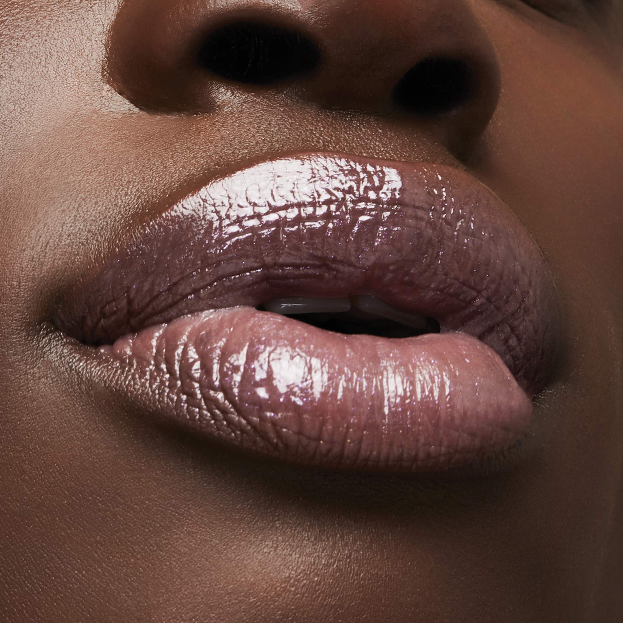 Ácido hialurónico para suavizar el aspecto de los labios con uso continuo, Milani Moonlight.