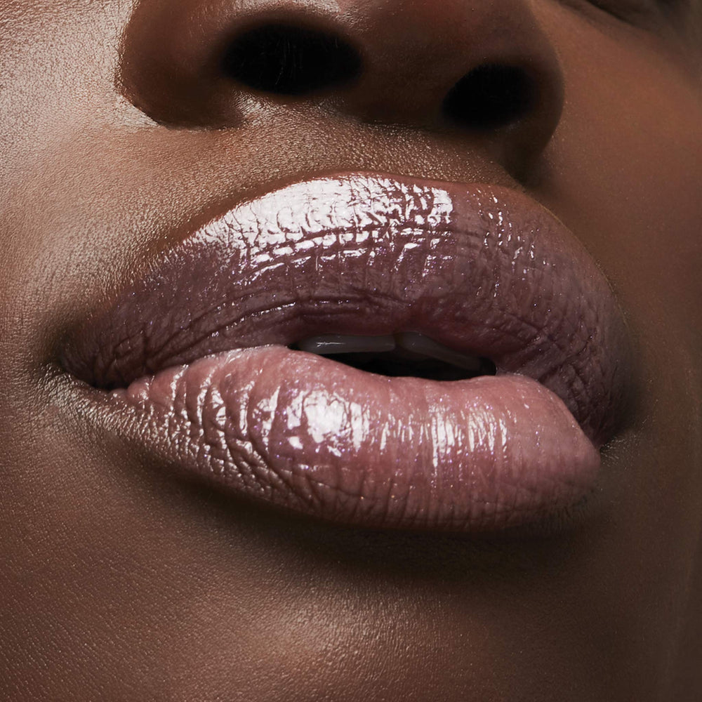 Ácido hialurónico para suavizar el aspecto de los labios con uso continuo, Milani Moonlight.