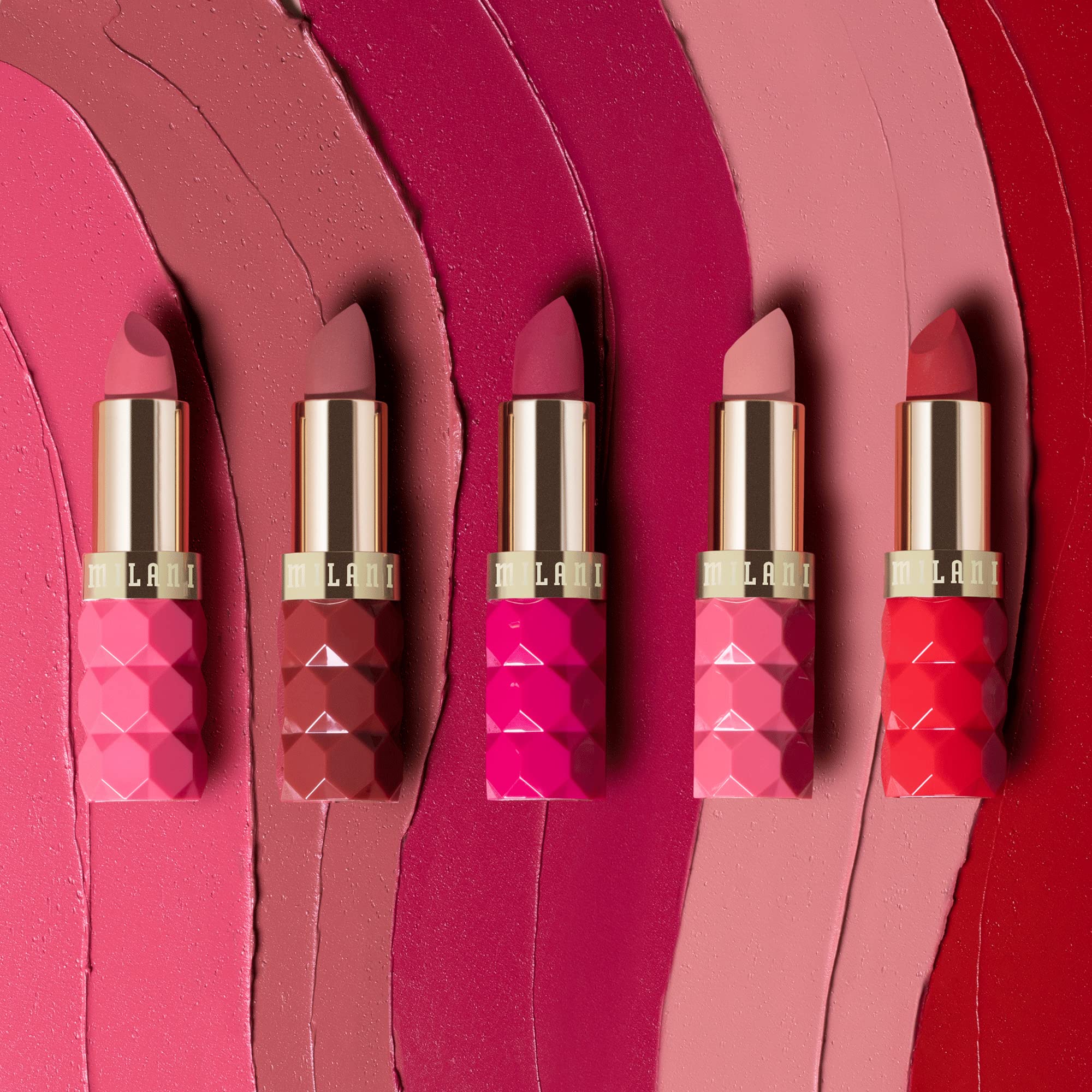 Milani Color Fetish Poppy realza rasgos y añade chispa a cualquier ocasión.