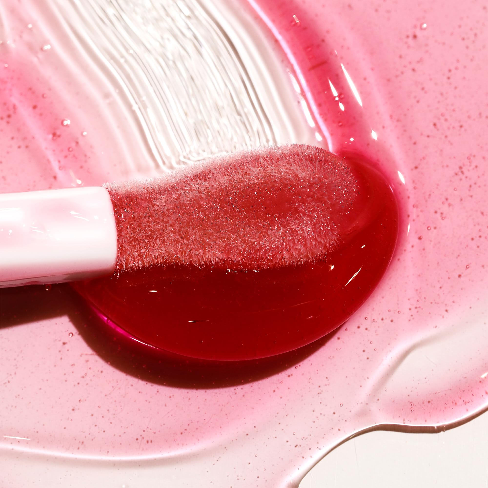 Milani Fruit Fetish Lip Oil, envase-detalle destaca su diseño.