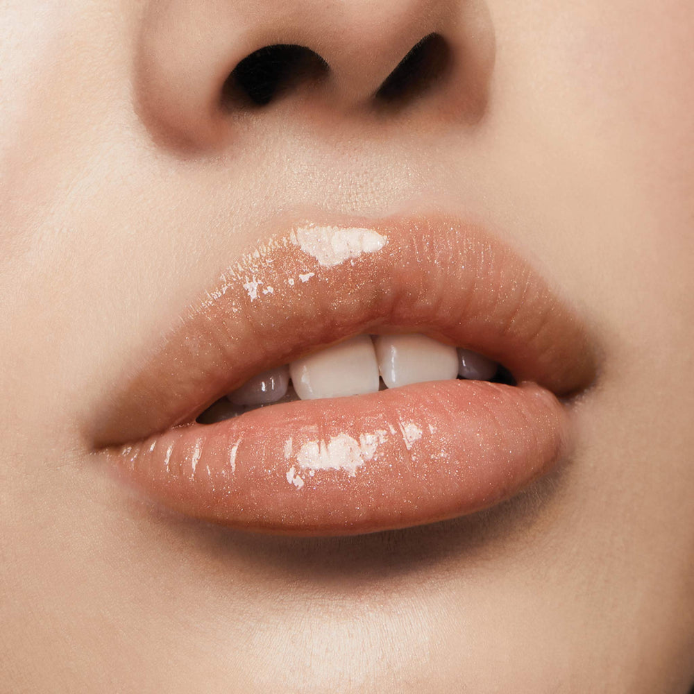 Milani Lip Gloss Keep It Full destellos brillantes para un acabado luminoso.