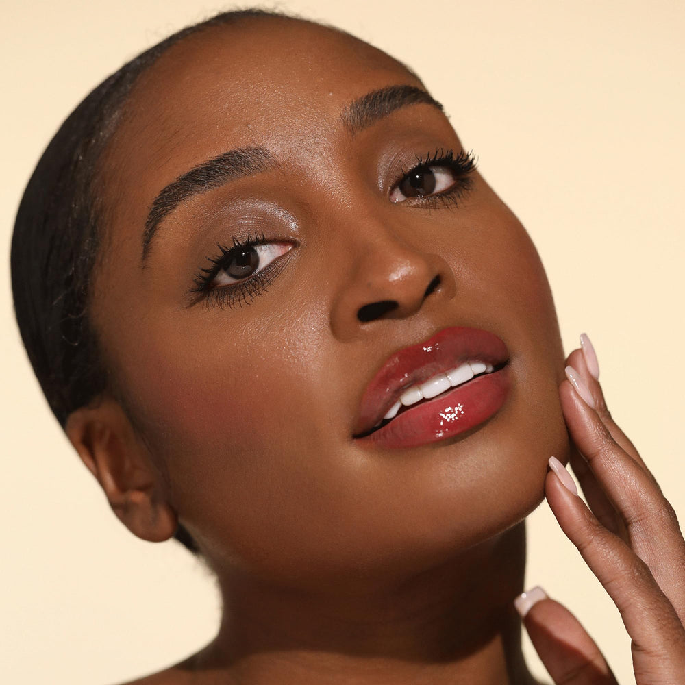 Ingredientes naturales en Milani Lip Oil para labios cuidados.