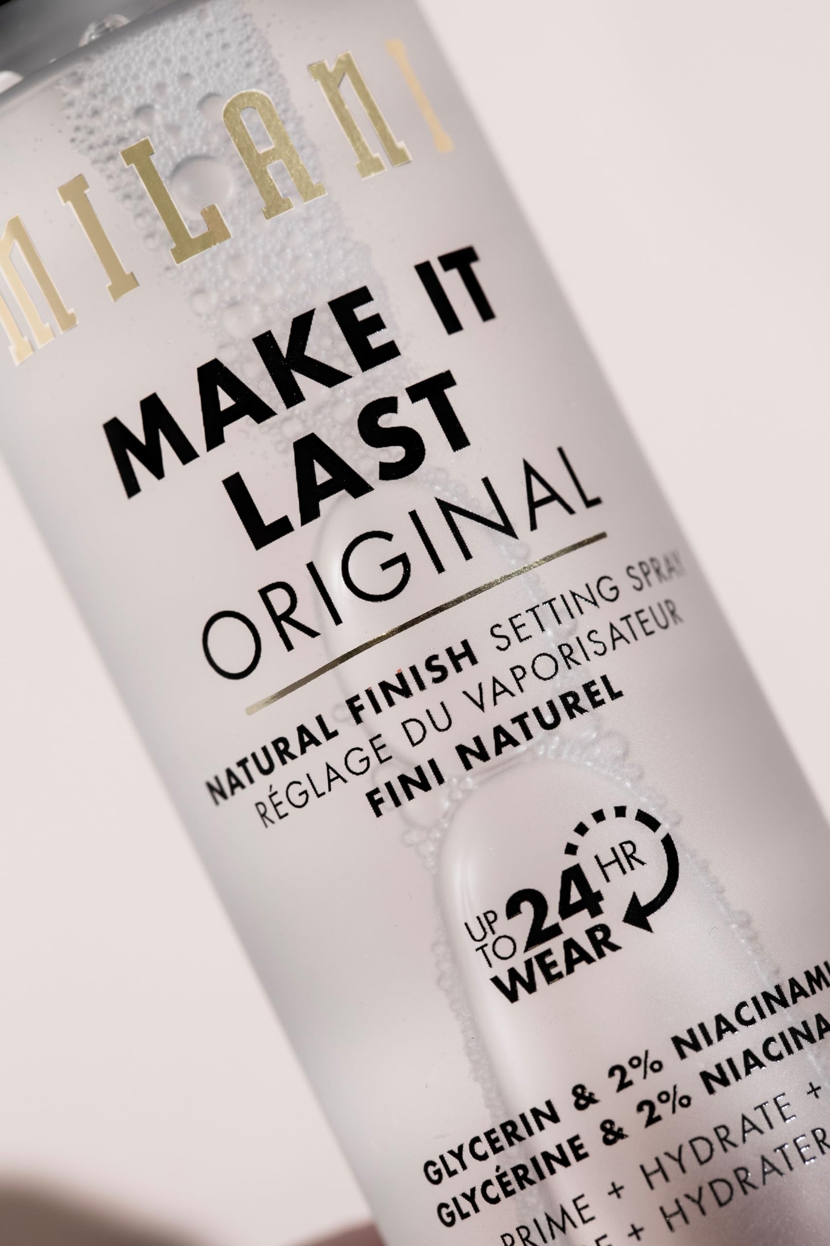 Milani Make It Last 24 horas sin pliegues, fijación estable para todo el día.