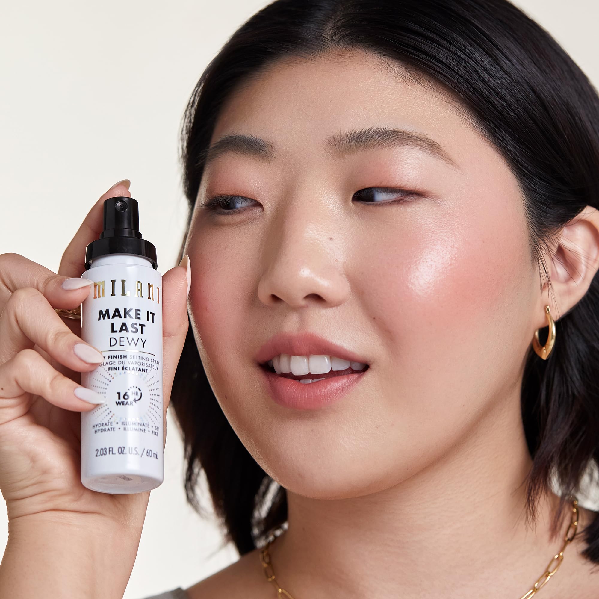 Milani sensación refrescante al rociar la piel durante el día