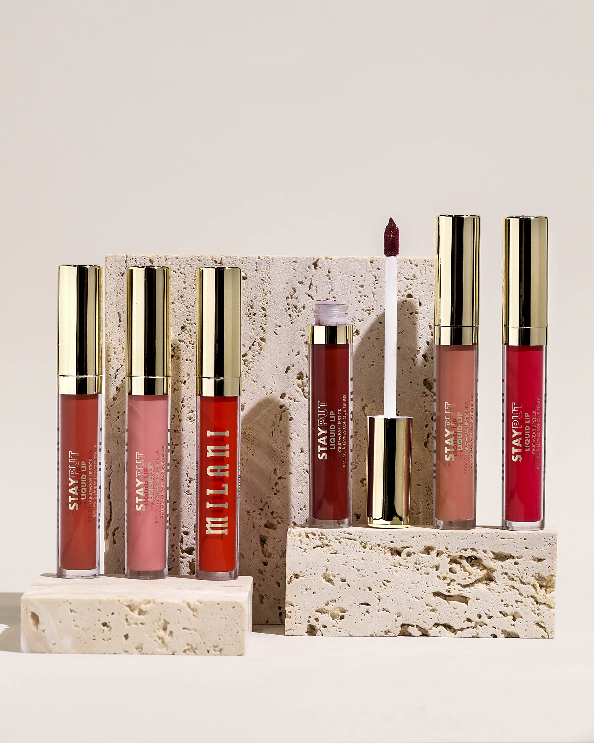 Milani Stay Put Lipstick duración de 12 horas evitando transferencias