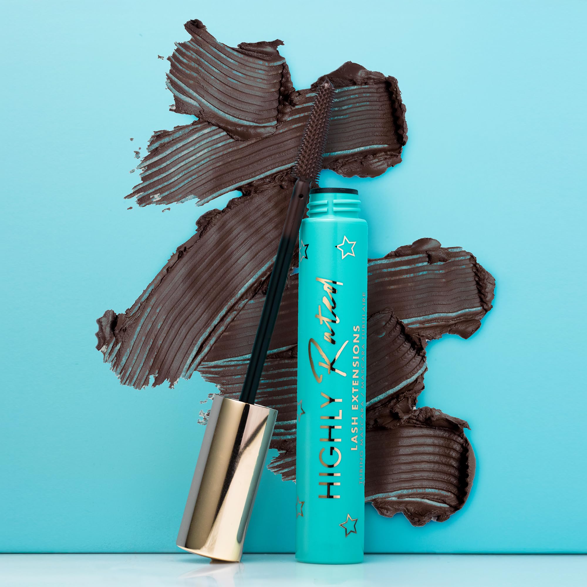 Milani Tubing Mascara con aplicador preciso para definición detallada.