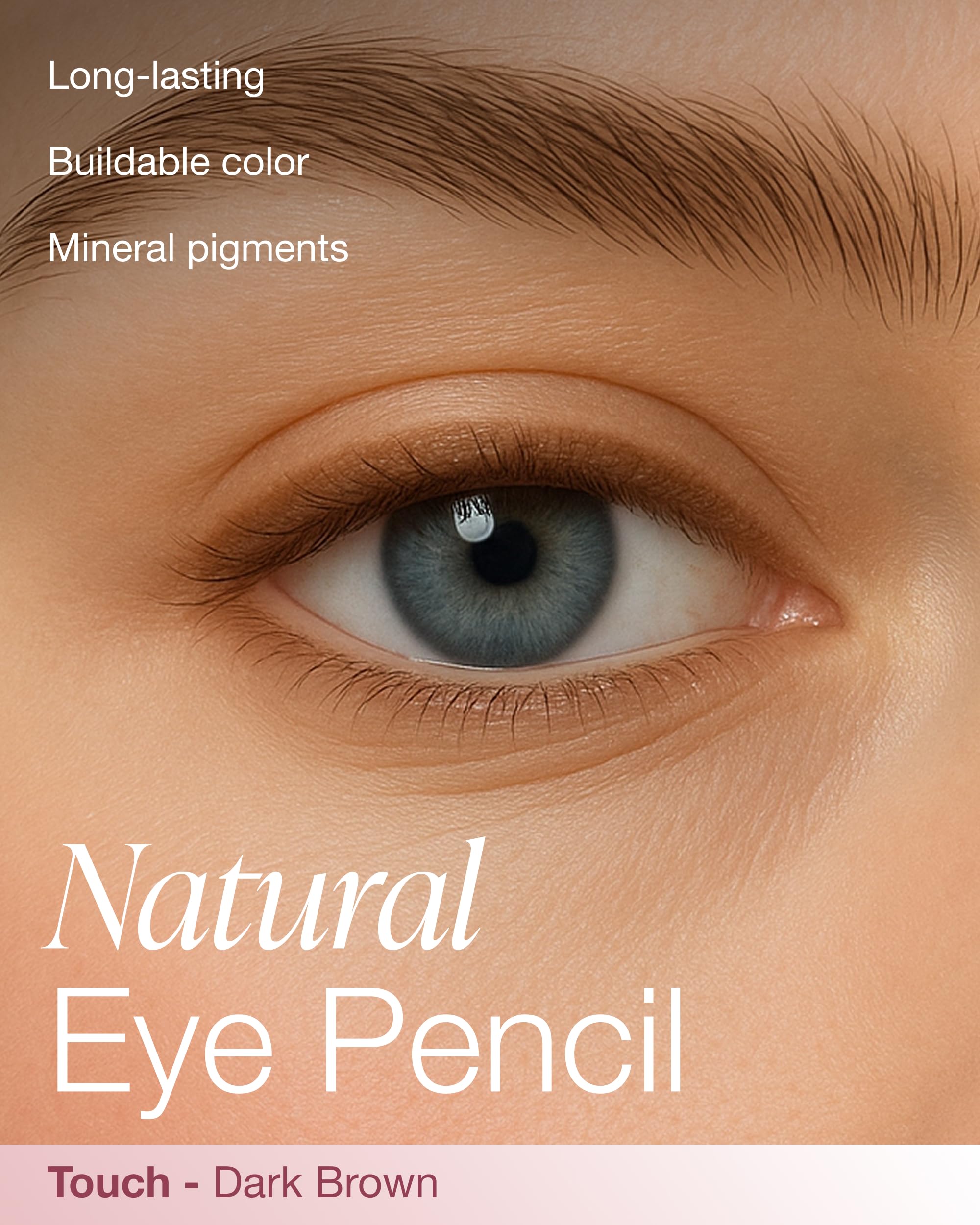Lapiz-ojos Mineral Fusion delineado con efecto ahumado para un aspecto profundo y elegante.