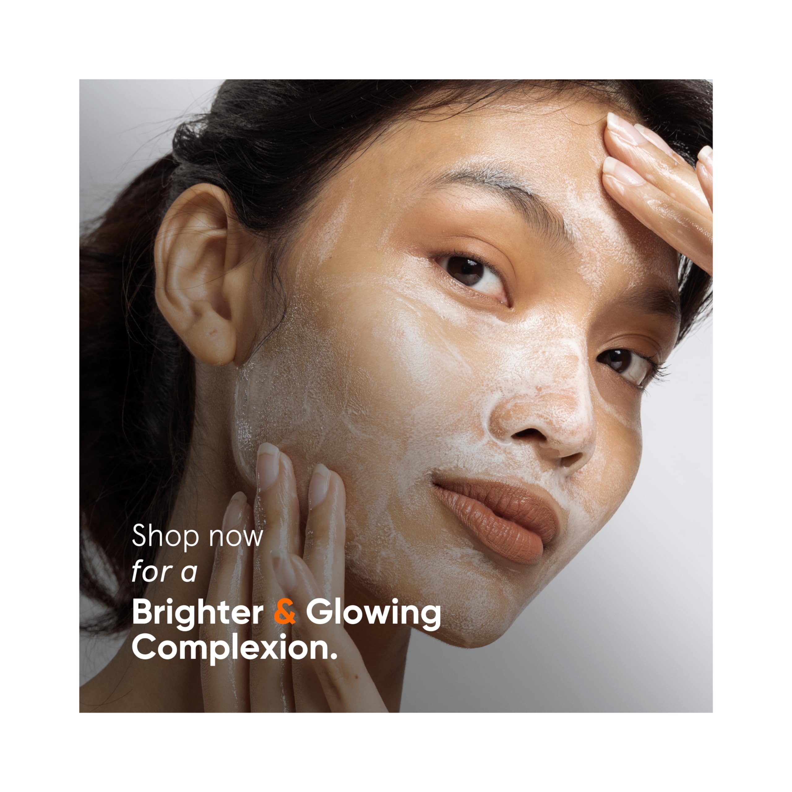 Exfoliación suave con ácido glicólico para renovación de la piel con Minimalist.