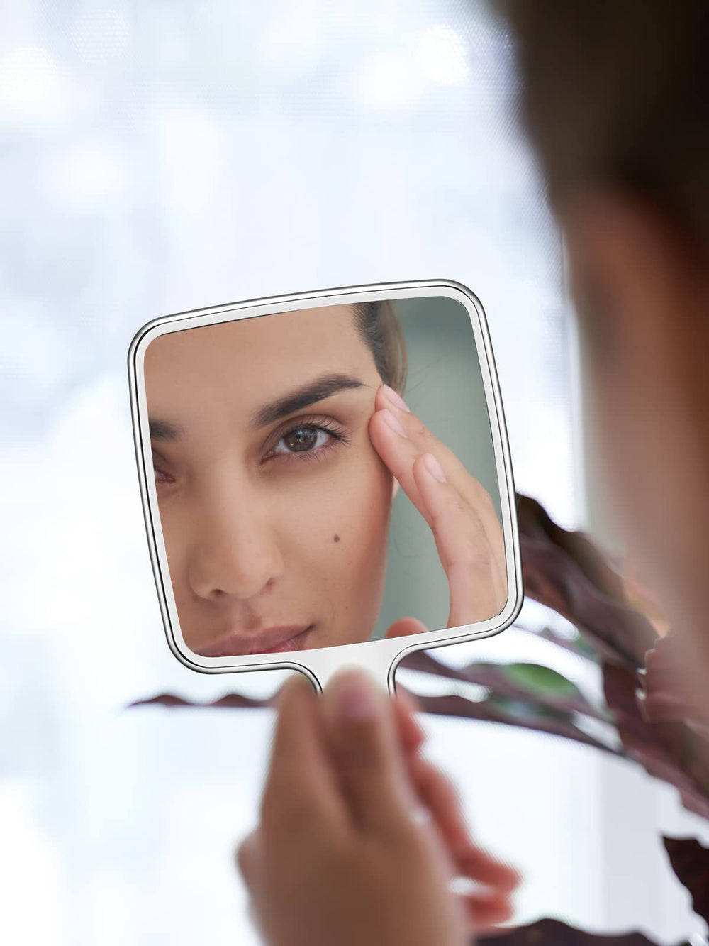 MIRRORNOVA no-magnification single-sided mirror for accurate reflection