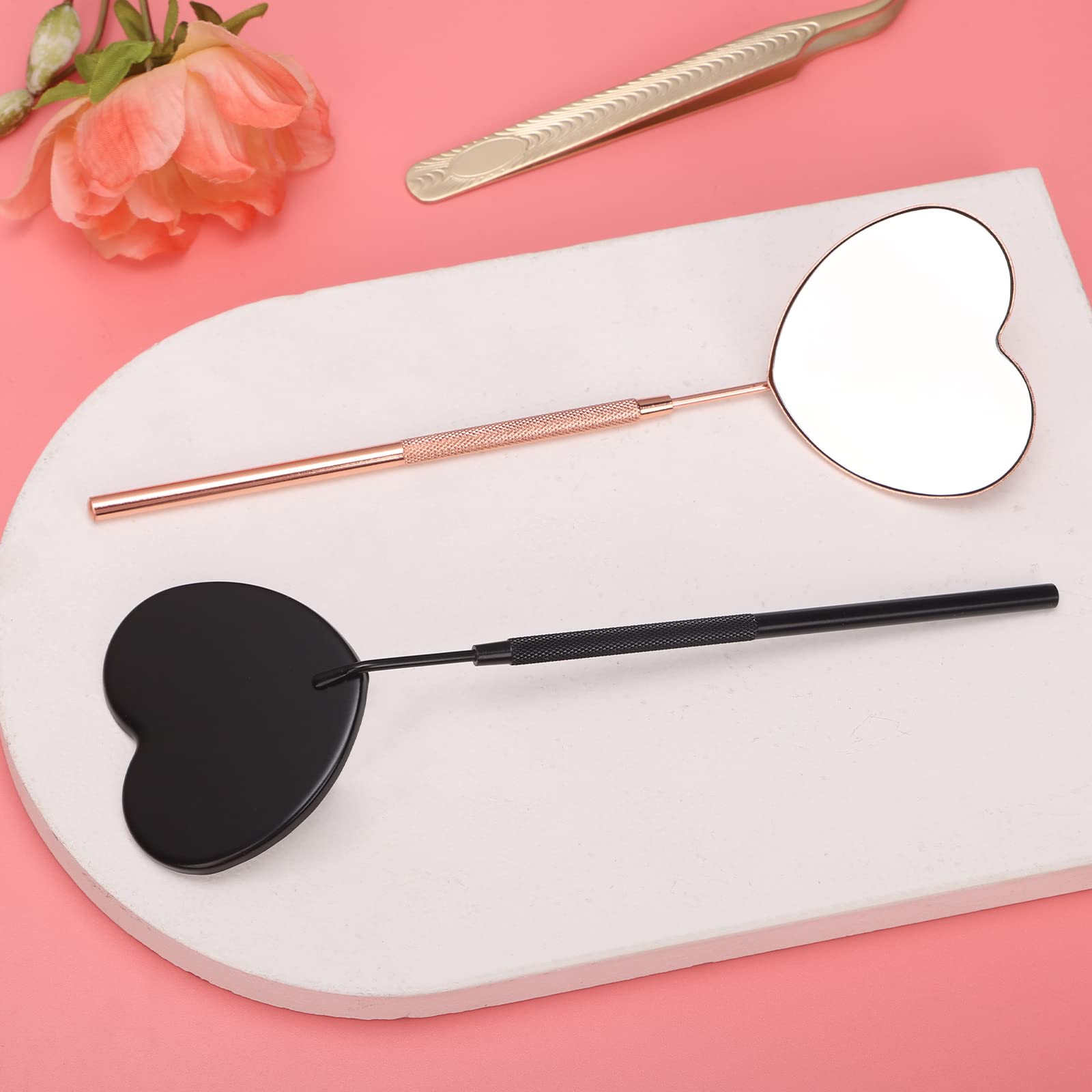 Miuffue Lovely Lash Mirror supports professional lash artists during checks.