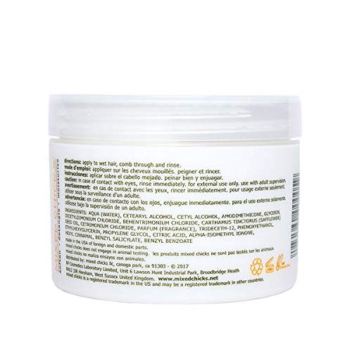 Textura cremosa del Acondicionador Mixed Chicks para cabello rizado y suave al peinar.
