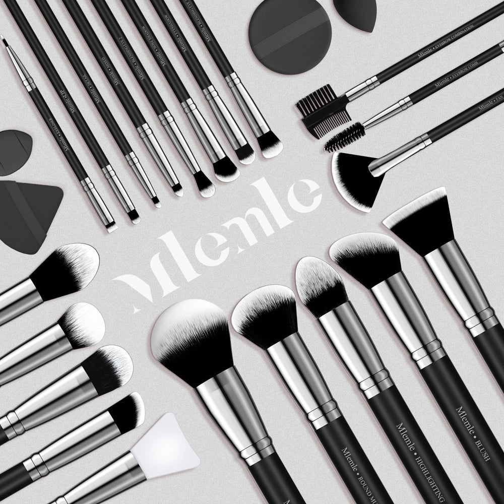 Mlemle compact kit case keeps brushes secure during travel.