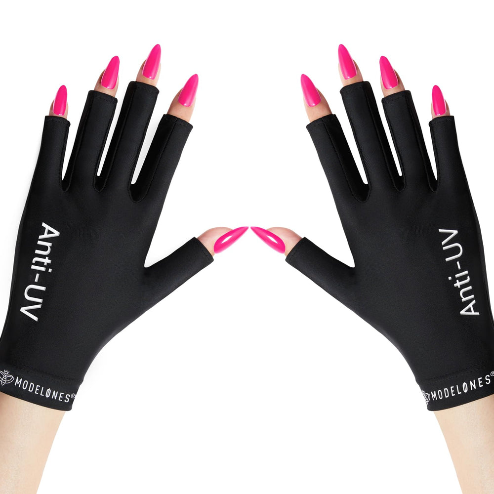 Modelones guantes UV negros para un look profesional.
