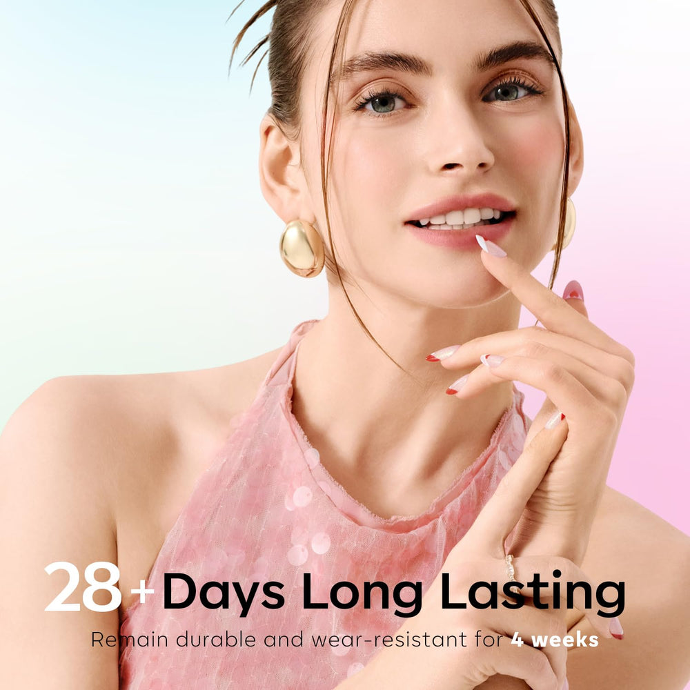 Long-lasting glossy finish up to 28 days with Modelones gel polish.