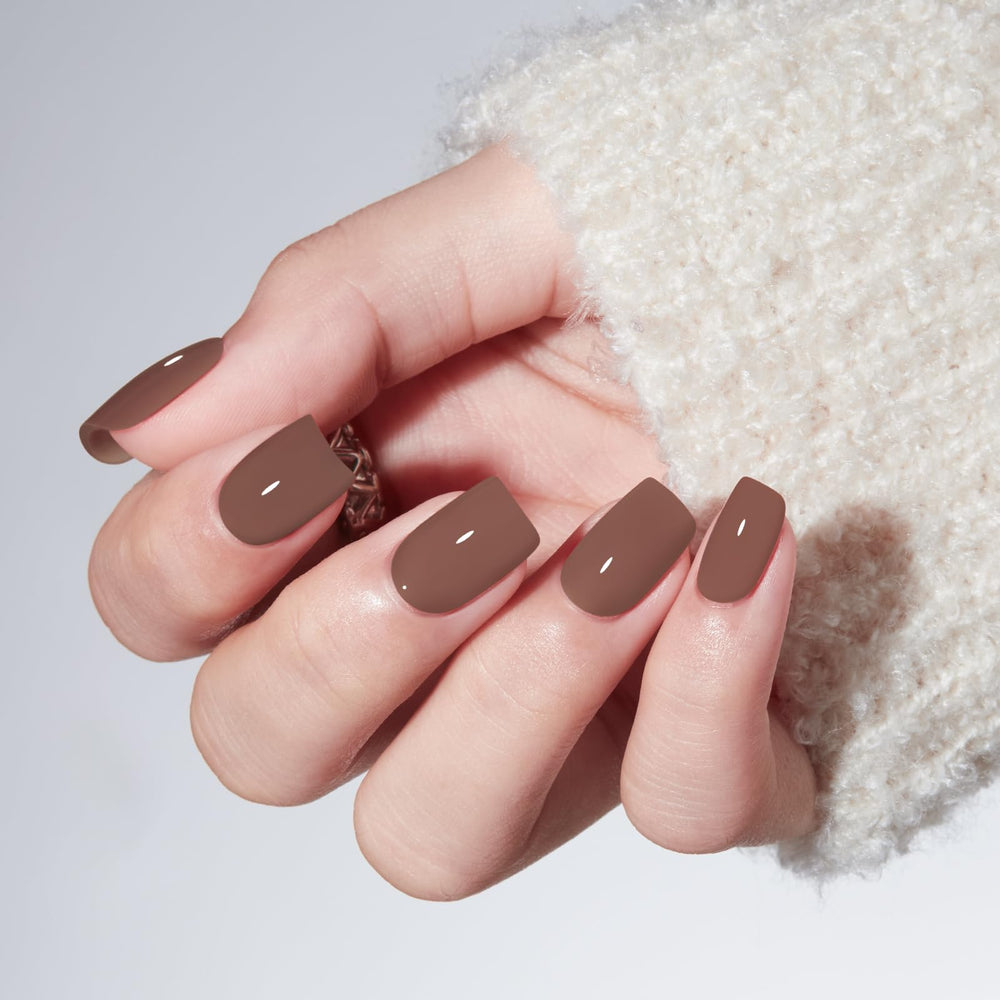 Modelones uñas postizas moca marrón, foco corto cuadrado, ideales para looks diarios.