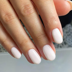 Modelones oval nails 32 pieces in 16 sizes arranged for precise fit.