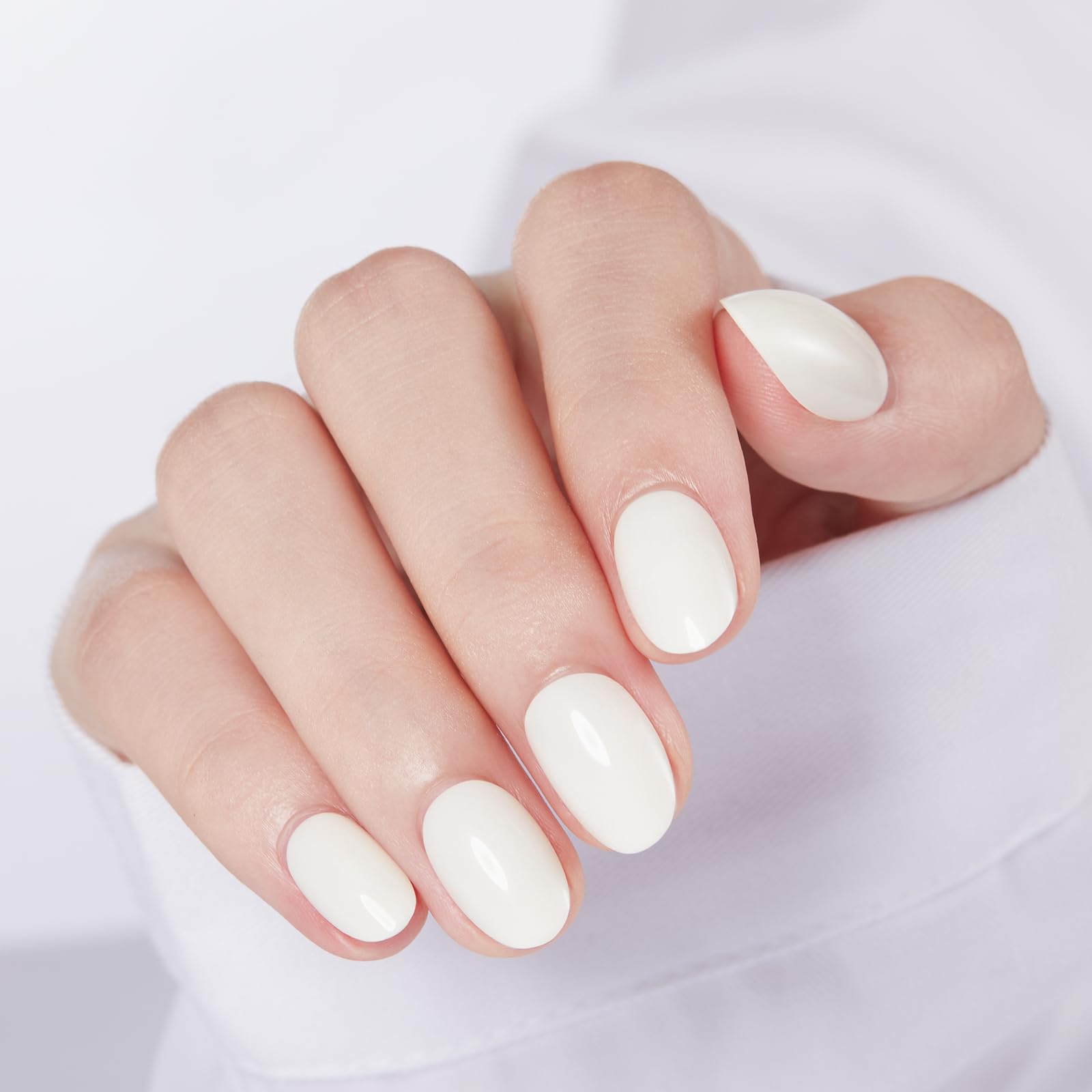 Modelones pegamento para uñas, proporciona adherencia duradera.