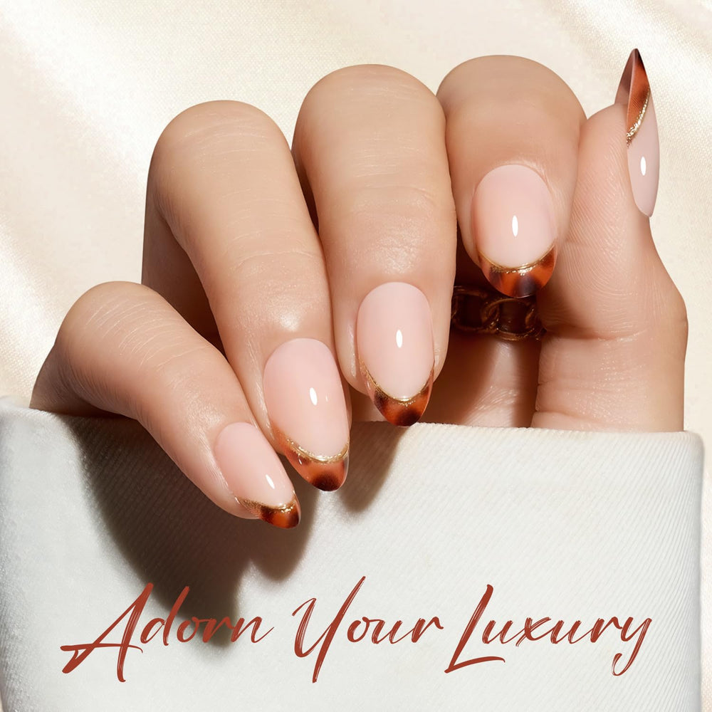 Modelones uñas almendra cortas, aspecto semi transparente para eventos