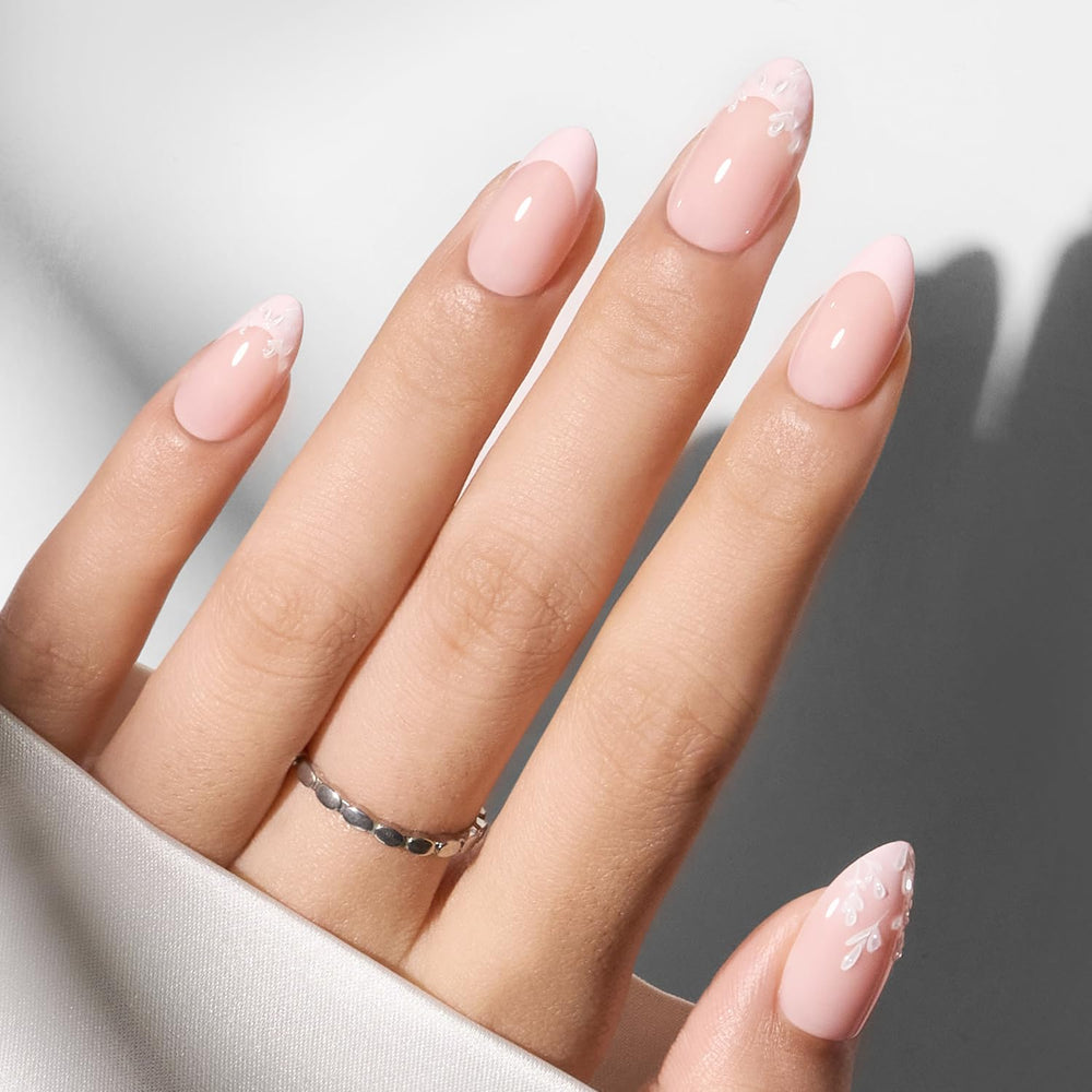 Modelones uñas francesas Almond corto: look de salón duradero para cualquier ocasión.