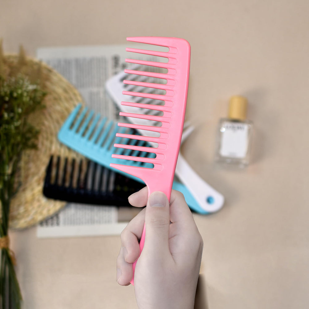 MODENGKONGJIAN wide-tooth detangling comb designed for curly and long hair.