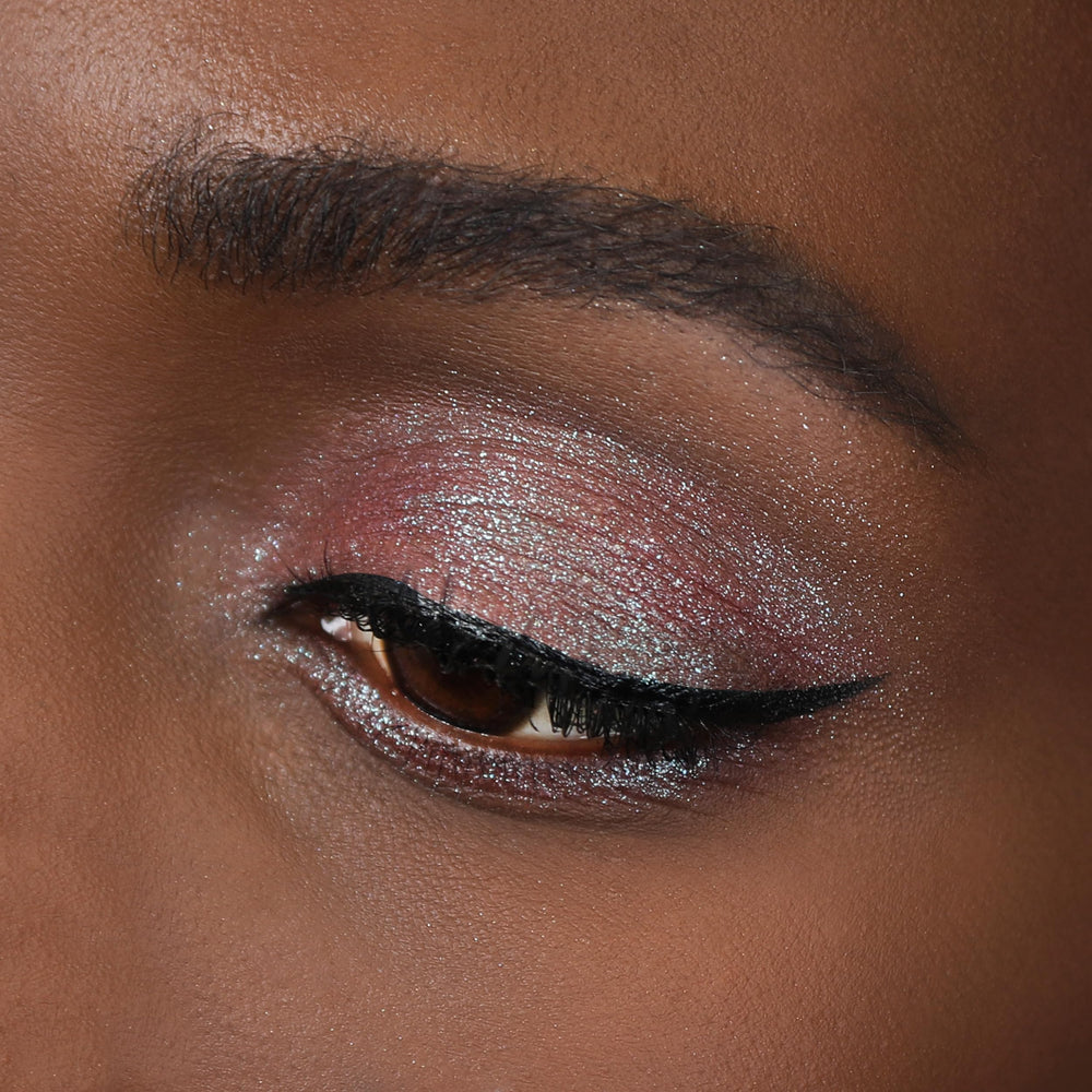 Moira Chroma Light Shadow 004 Summer Dream creamy texture for smooth blending.