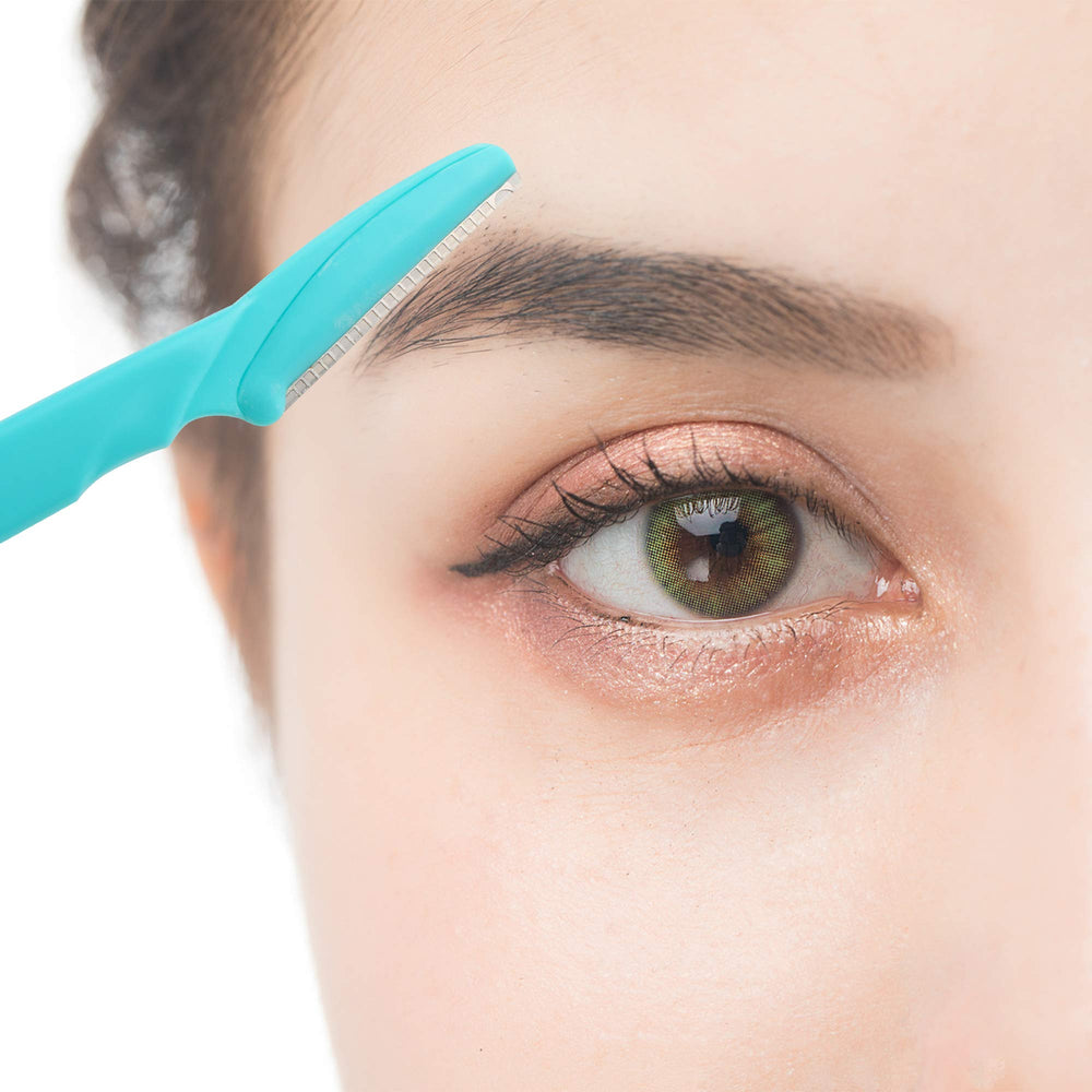 Mooerca dermaplaning tool blade close-up showing sharp yet gentle edge