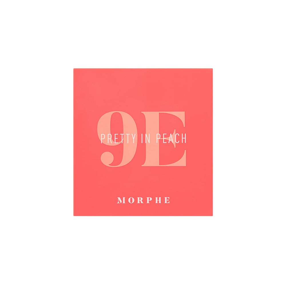 Aplicación suave con Morphe 9E Pretty In Peach para delinear e iluminar ojos.